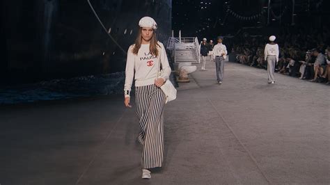 chanel 2018 19 cruise show